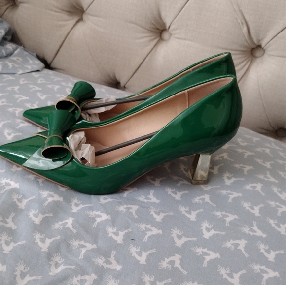 Shoes - Picture 2 of 4